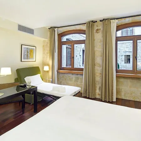 Готель Sercotel Puerta De La Catedral