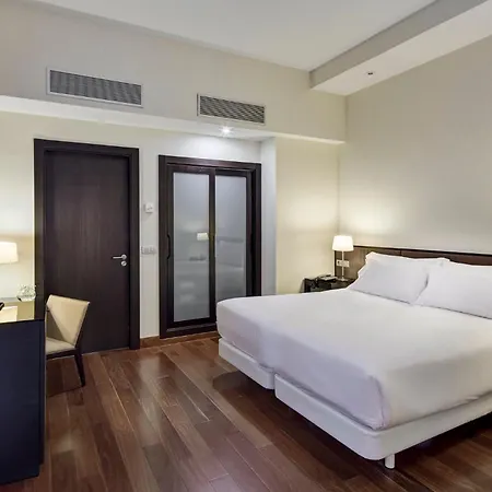 Готель Sercotel Puerta De La Catedral