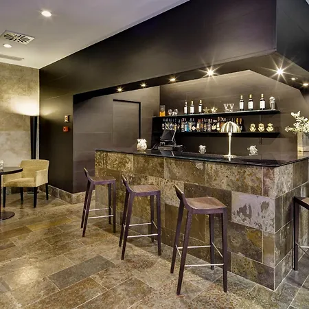 Готель Sercotel Puerta De La Catedral